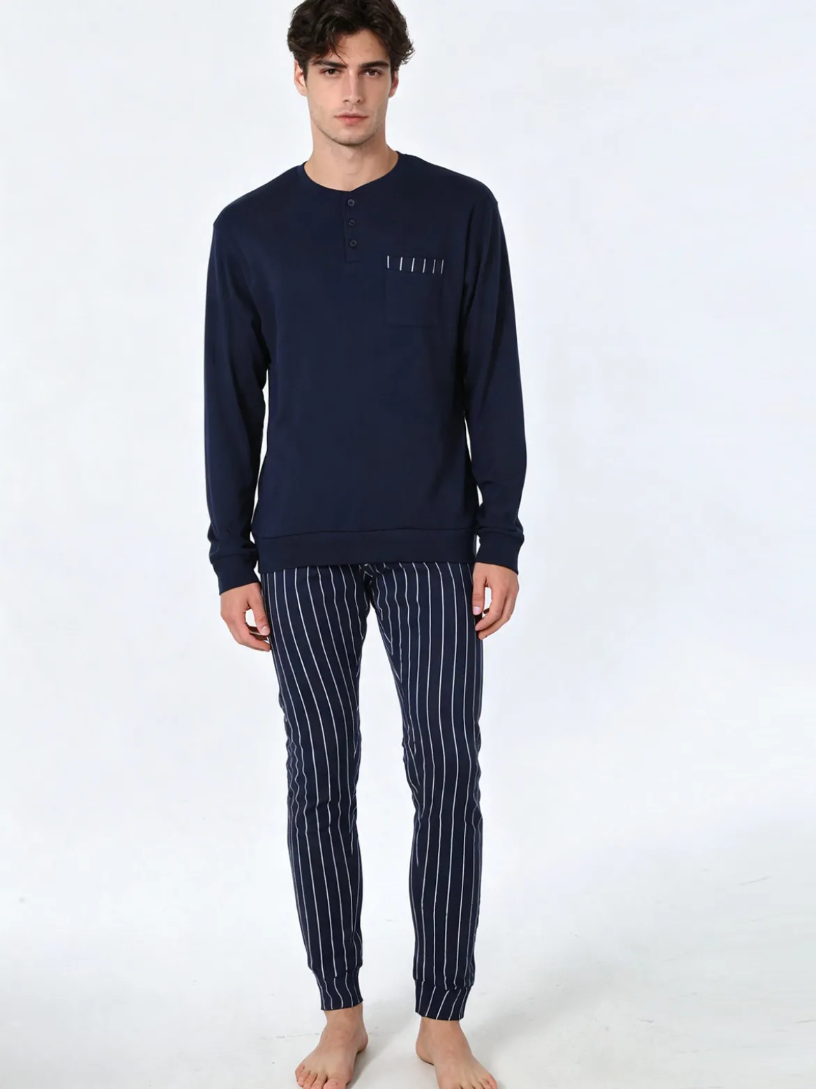 A Sette Pigiama lungo da uomo in cotone interlock con taschino e pantaloni a righe sottili - blu scuro