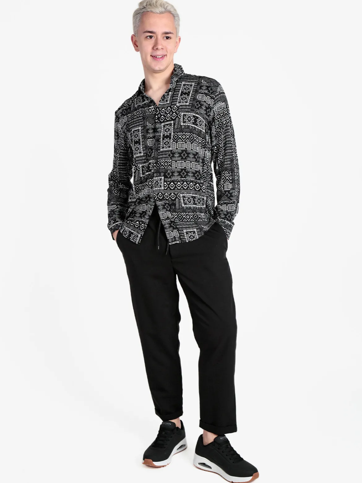 Close-Up Pantaloni casual da uomo con coulisse e risvolto finale