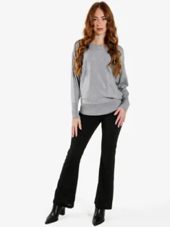 Coveri Moving Maglia donna con scollo a barca e borchie - grigio