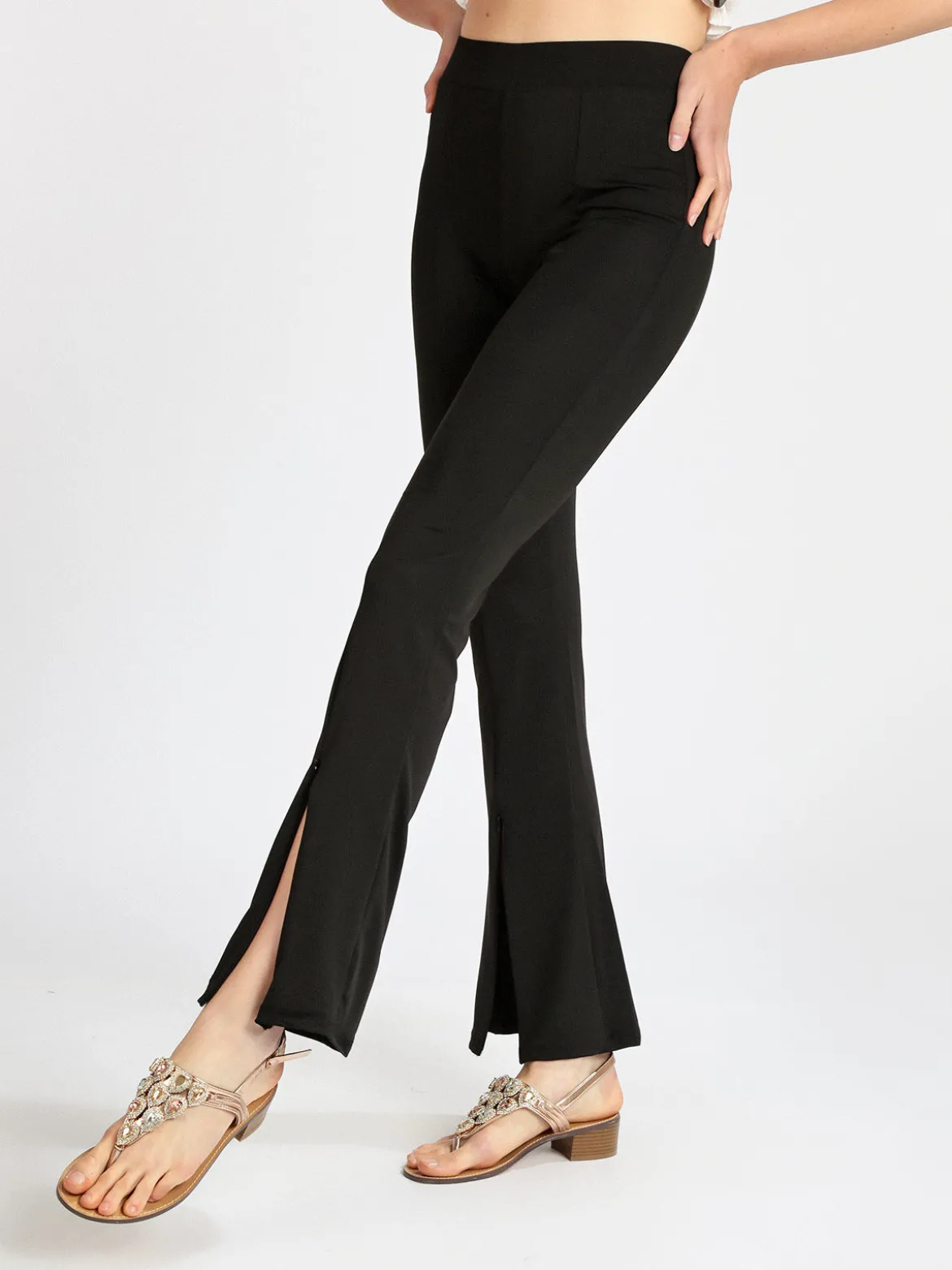 Eletta Pantaloni donna a zampa con zip finale