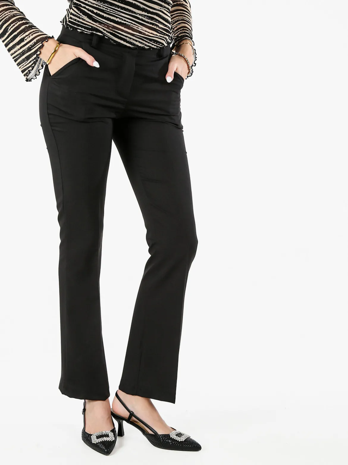 Frenetika Pantaloni eleganti da donna a zampa - nero