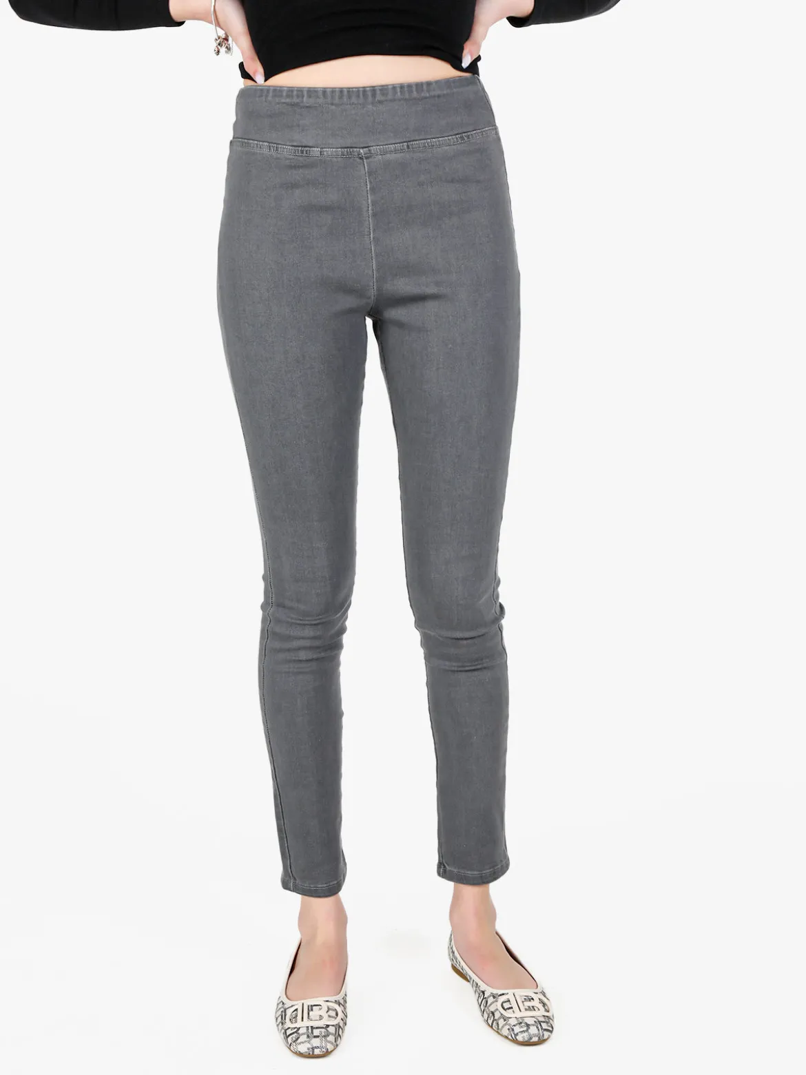 Gladys Jeggins in jeans donna