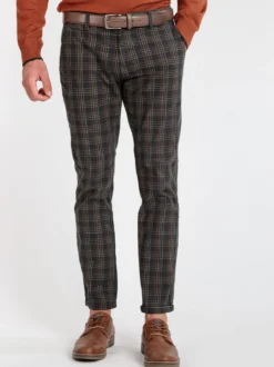 Guy Pantalone slim a quadri con risvolti
