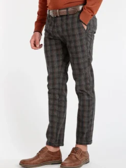 Guy Pantalone slim a quadri con risvolti