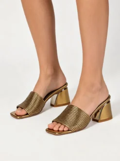 Laura Biagiotti Ciabatte donna con tacco largo a trapezio e fascia decorativa - oro