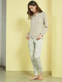 Laura Biagiotti Pigiama lungo da donna in cotone naturale con pantaloni a stampe - sabbia