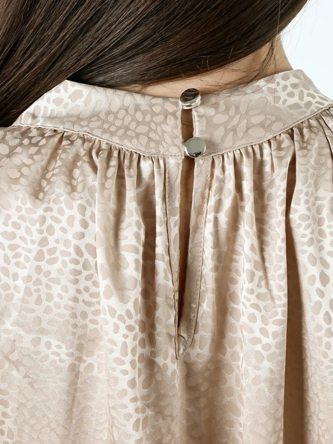 Miss E Co Blusa donna accollata a maniche lunghe linea curvy - nudo