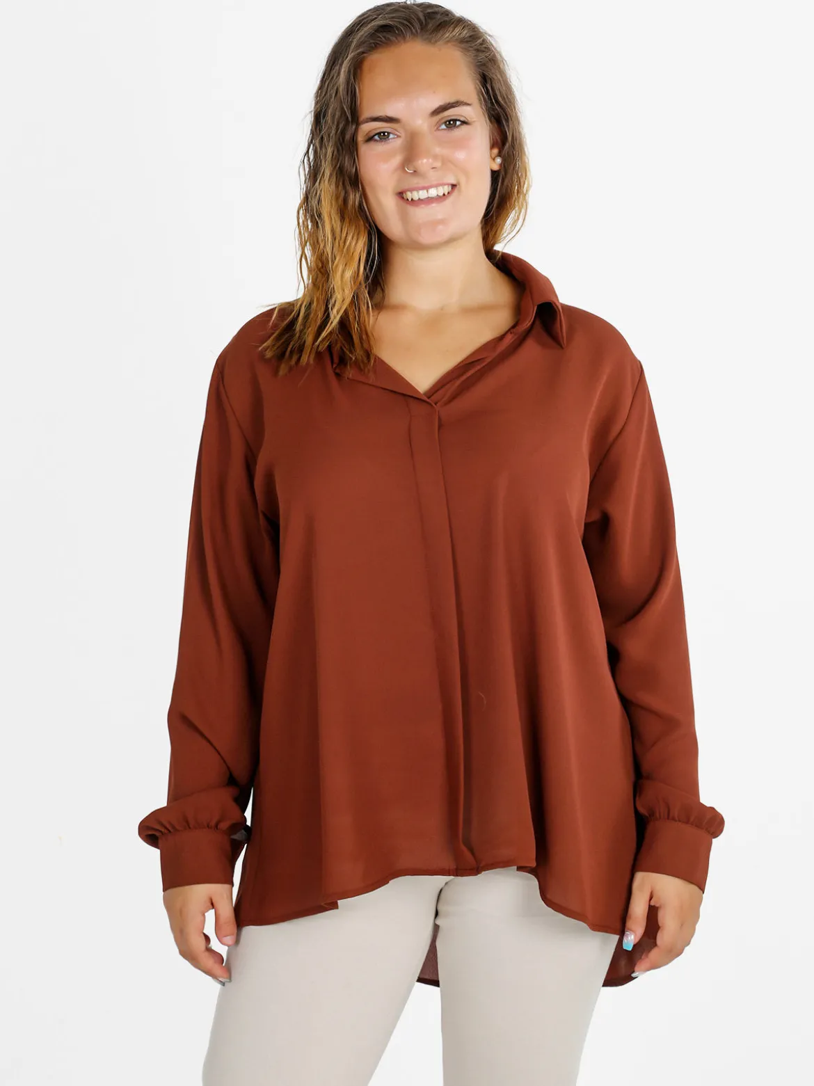 Miss E Co Camicia donna a maniche lunghe con scollo a V linea curvy - marrone
