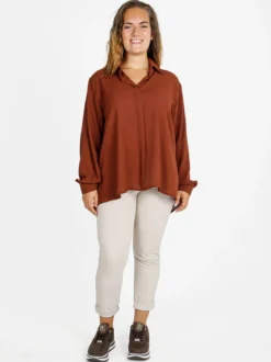 Miss E Co Camicia donna a maniche lunghe con scollo a V linea curvy - marrone