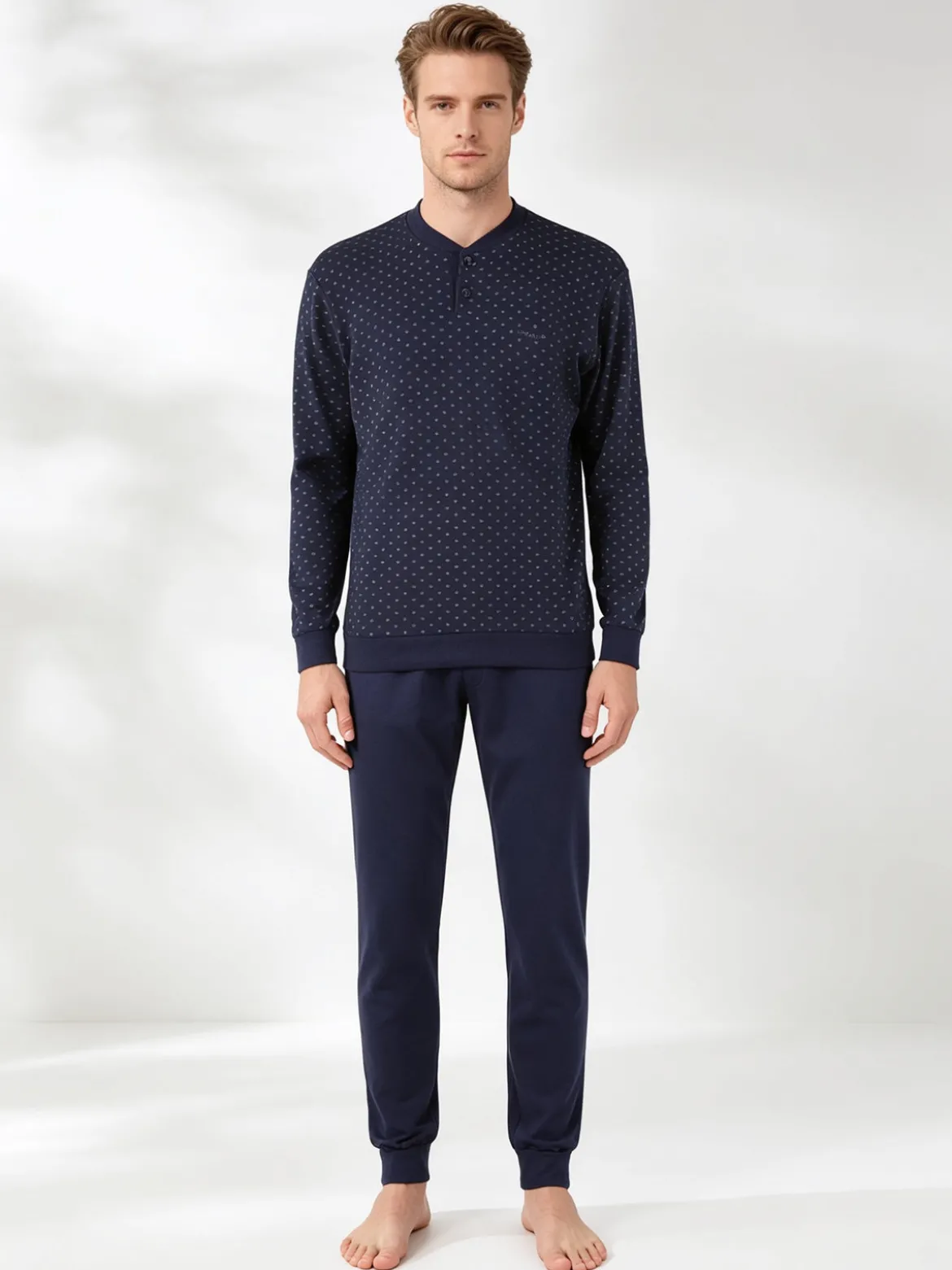 Navigare Pigiama lungo da uomo in cotone interlock con stampe - blu scuro