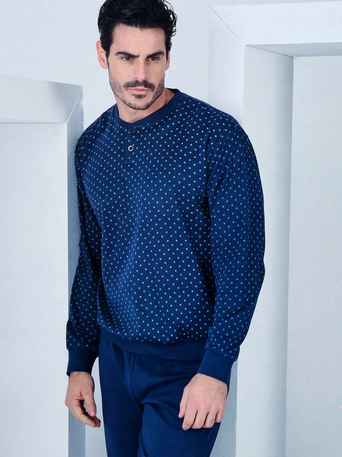 Navigare Pigiama lungo da uomo in cotone interlock con stampe - blu