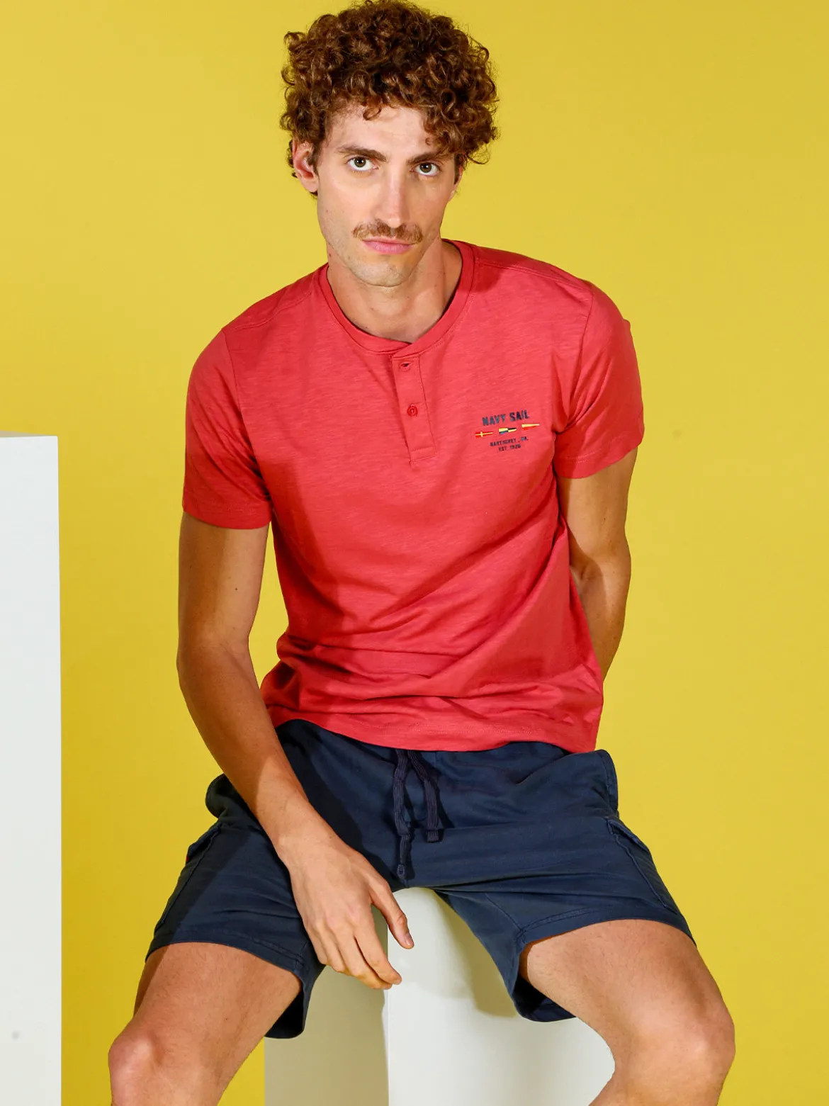 Navy Sail T-shirt da uomo in cotone con bottoni - corallo