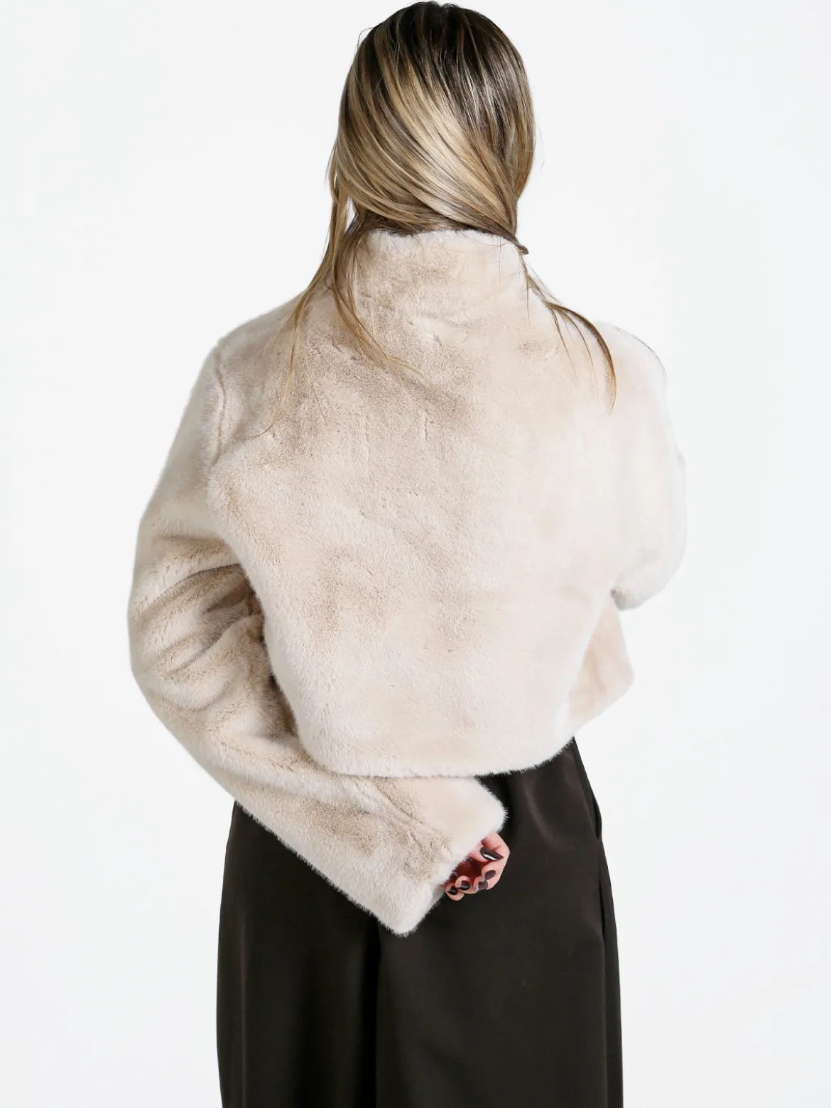 Solada Giacca donna cropped in pelliccia sintetica con coulisse - beige