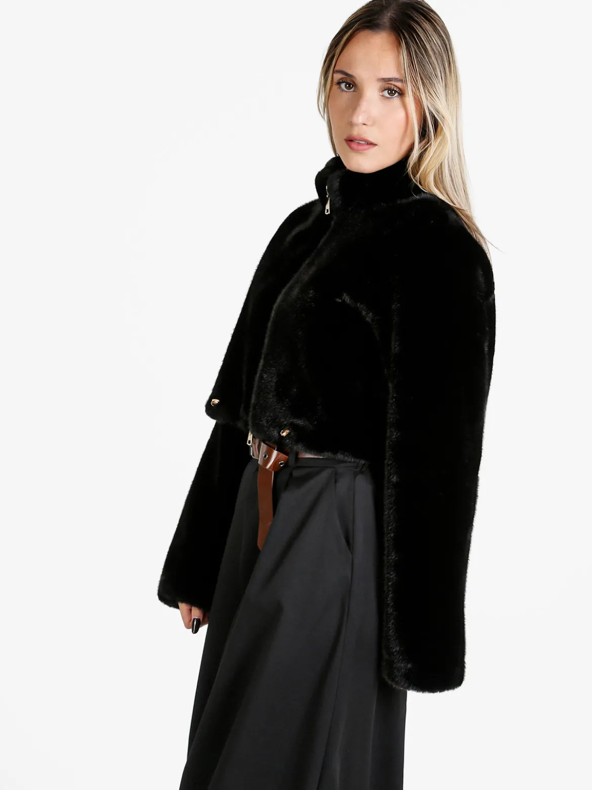 Solada Giacca donna cropped in pelliccia sintetica con coulisse - nero