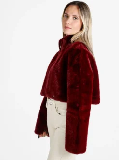 Solada Giacca donna cropped in pelliccia sintetica con coulisse - bordeaux