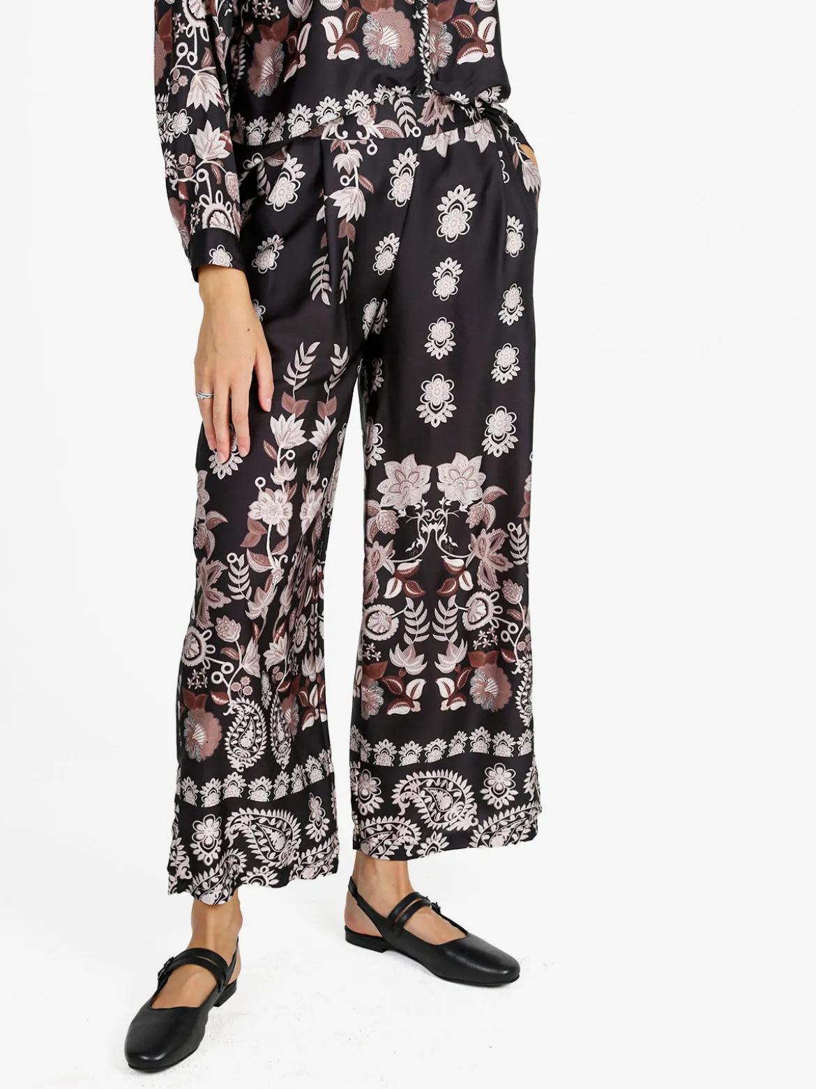 Solada Pantaloni donna effetto raso con stampe - nero