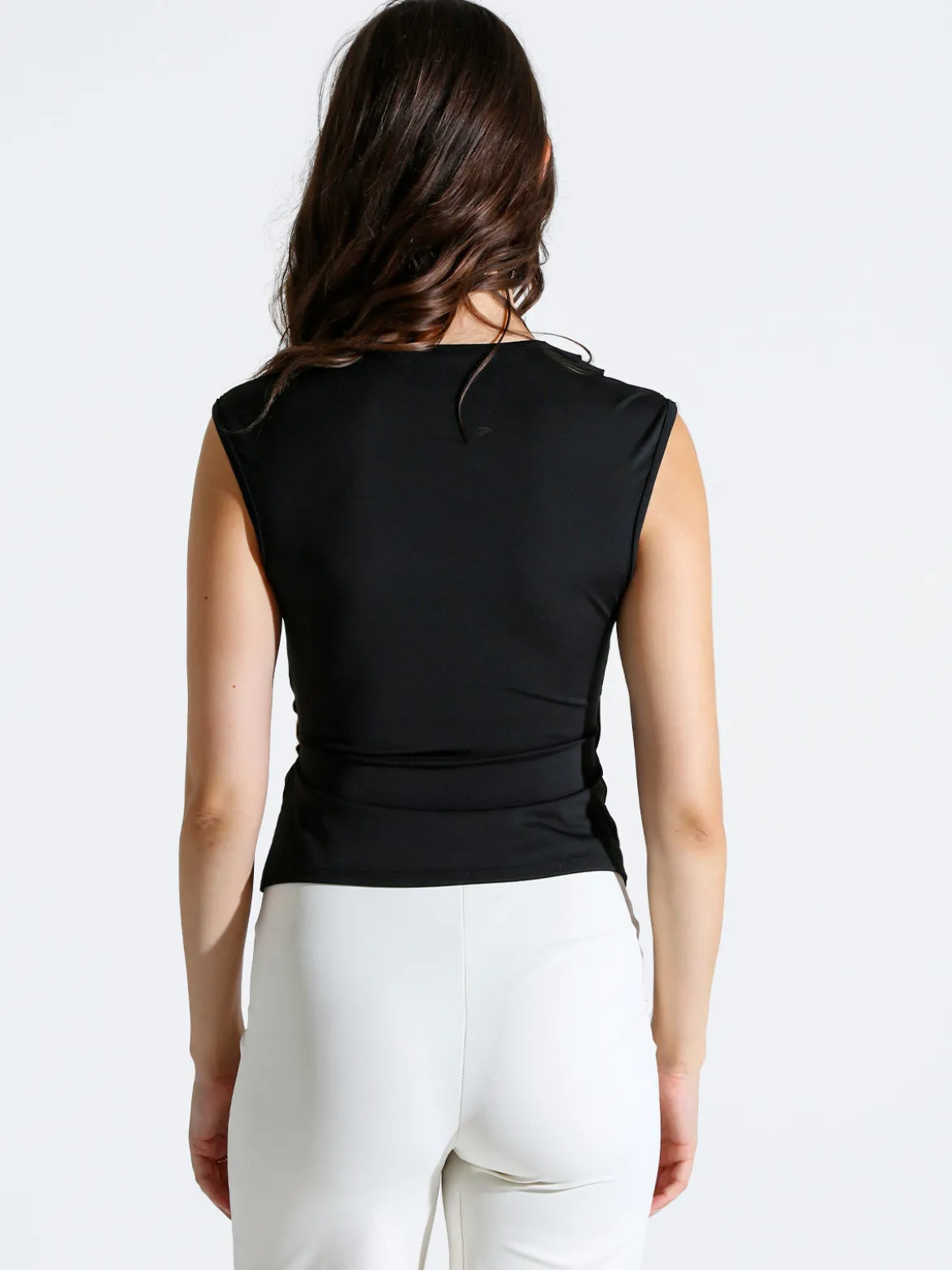Solada Top donna smanicato con scollo a V e dettaglio dorato - nero