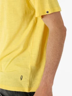 The People Rep T-shirt da uomo in cotone con bottoncini sullo scollo - giallo